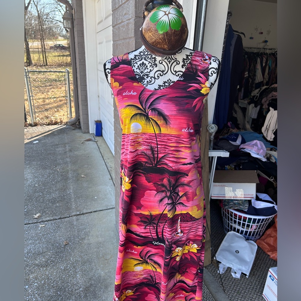 Gently loved 2 piece set - ALOHA BABY- 
Ladies medium dress- plus bag.
